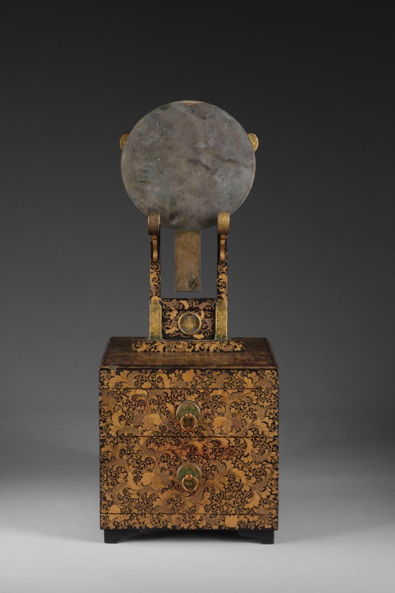 Image 1 of Élégante coiffeuse japonaise antique