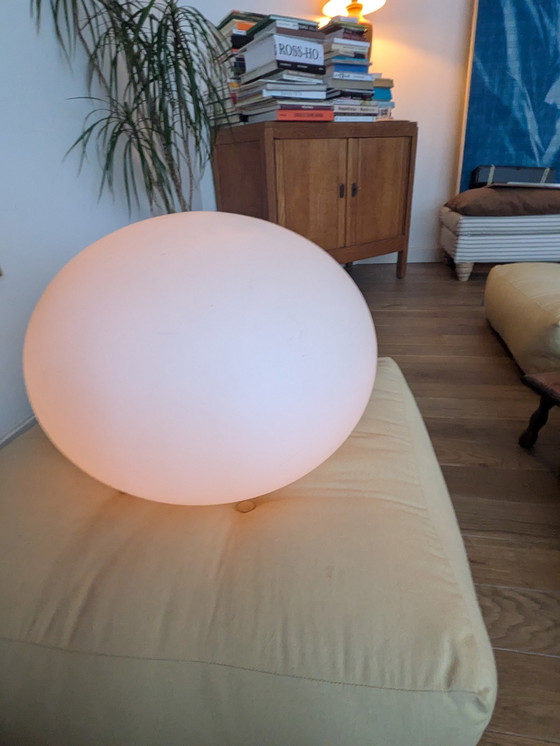 Image 1 of Grote ronde vloerlamp van mat glas