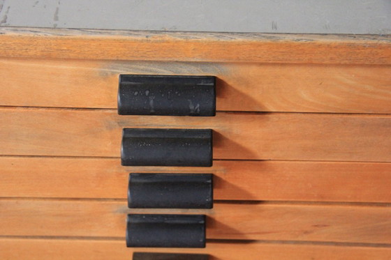 Image 1 of grote architecten of catalogus ladekast, vintage en hoogwaardig afgewerkt met 9 lades