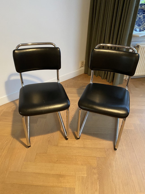 Vendo queste 2 bellissime sedie da pranzo Gispen, in buone condizioni.