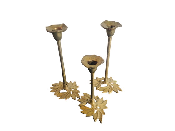 Image 1 of Ensemble van drie art nouveau vintage messing kandelaars bloemen 
