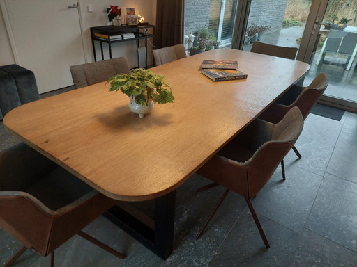 Very solid,  beautiful dining table for sale, oak wood, with solid black, iron frame 