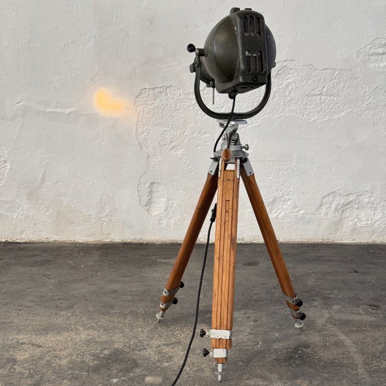 Strand Electric Theatre Spotlight on Adjustable Wooden Tripod, Mid-20th Century, Floor lights, Aluminium (photo 13 of 14)