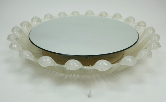 Image 1 of Verlichte wandspiegel van Schöninger met acryl frame en ijsglasdecoratie, jaren 60/70.