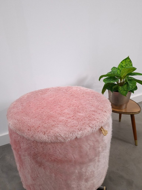 Pouf Rond Pivotant Moelleux Rose avec Couvercle et Pied Chromé – Poufs & repose-pieds, Chrome (photo 8 of 10)