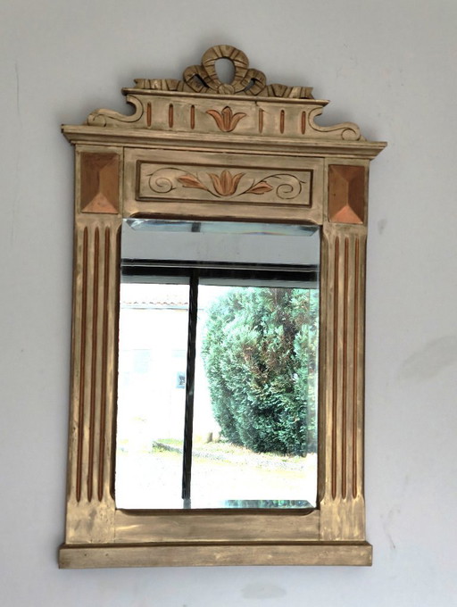 Gilded wooden mirror with carved pediment in the trumeau style