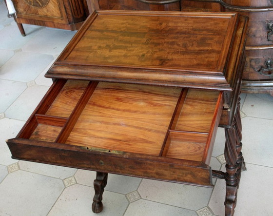 Image 1 of Klassieke Franse decoratie: vintage mahoniehouten naaitafel, hal uit het midden van de 19e eeuw.