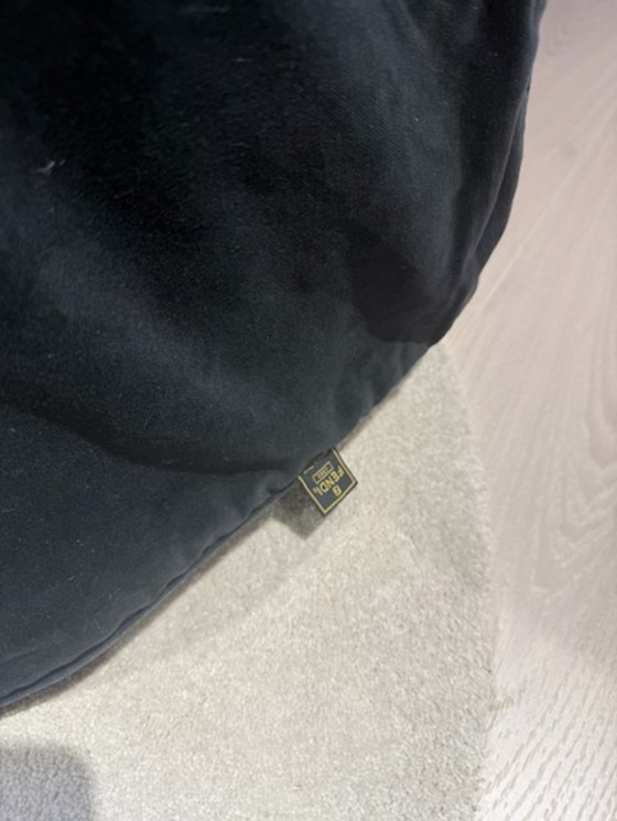 Image 1 of Poltrona Fendi Casa con cuscini e plaid