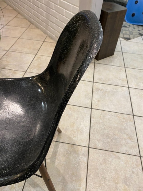 Image 1 of Sedia DSW, fibra nera, tassello nero, noce, Eames, Herman Miller, vintage 1950