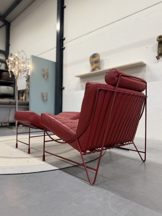 Image 1 of Leolux Volare Fauteuil met voetenbank rood leer 