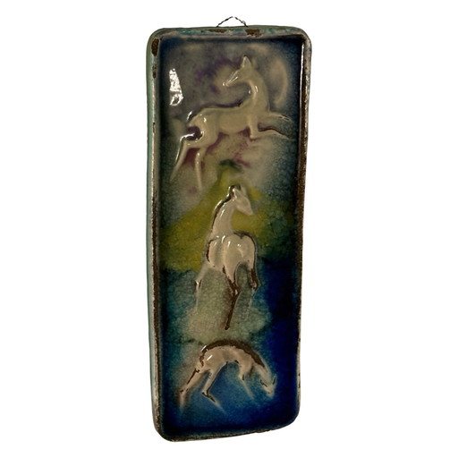 Vers 1970 - Céramique émaillée - Plaque murale aux couleurs vives - Représentant trois cerfs