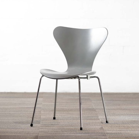 Image 1 of Fritz Hansen Serie 7 Schmetterlings-Empfangsstuhl