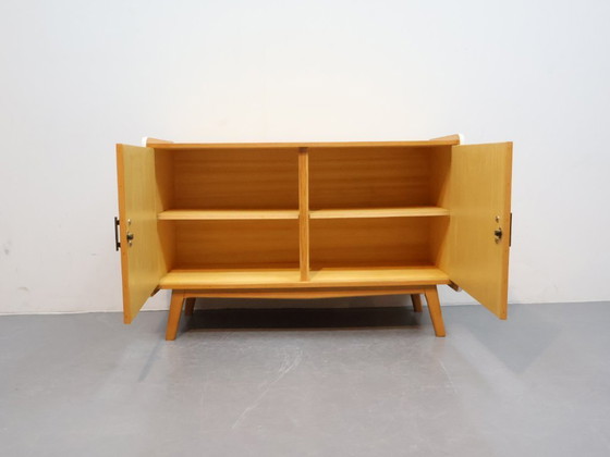 Image 1 of Buffet vintage en chêne des années 1970 avec pieds inclinés