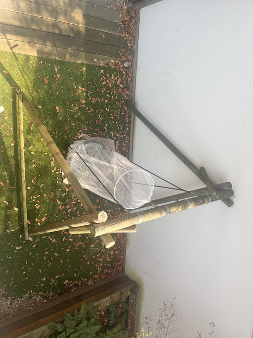 Houten schommel installatie. Inclusief drie schommels. Ook geschikt voor hangstoel of hangbank  