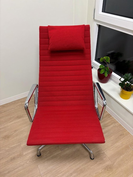 Image 1 of Set di 2 poltrone originali Vitra Eames EA 124 Lounge – Rosse
