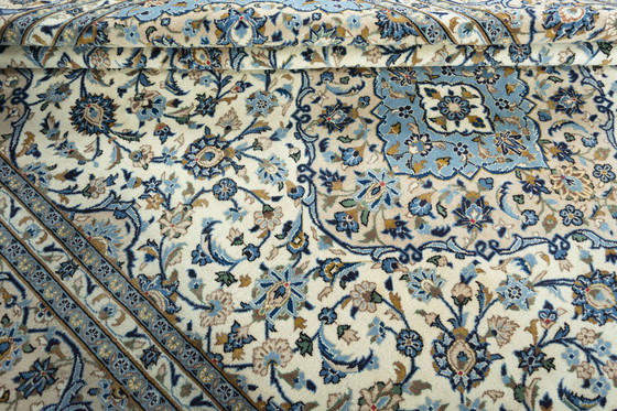 Image 1 of Tappeto orientale Kashan in sughero annodato a mano – 405 x 294 cm – Raffinati motivi floreali