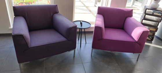 Image 1 of Design on Stock Bloq Fauteuil violet