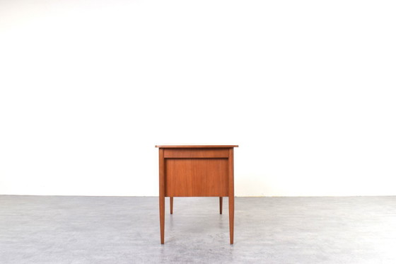 Image 1 of Deens teakhouten bureau uit het midden van de 20e eeuw, jaren 60.