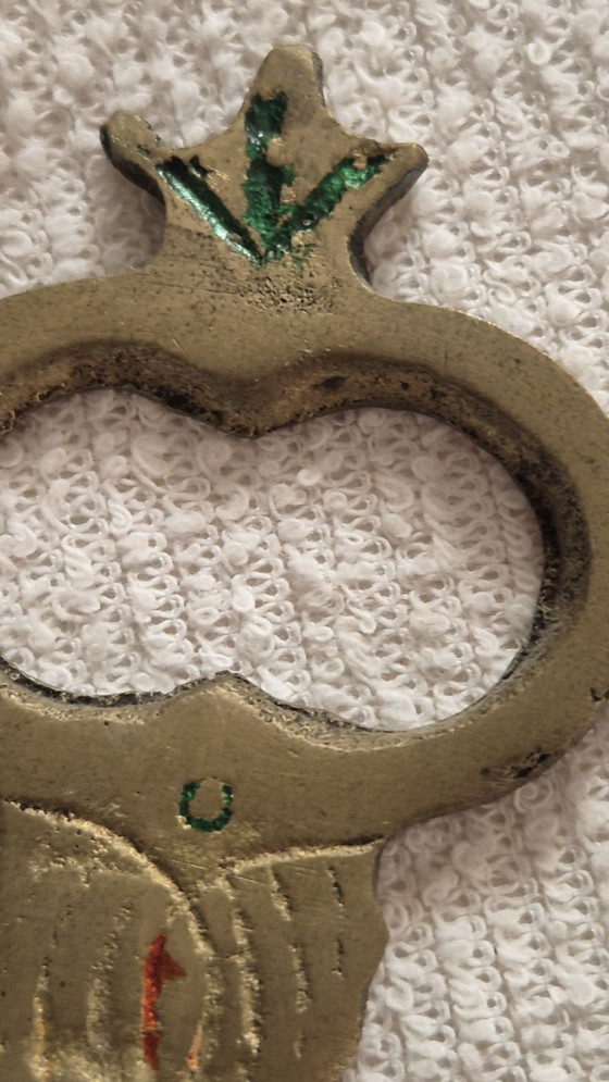 Antico apribottiglie in rame – Mano decorativa incisa – Accessori da tavola (photo 4 of 6)