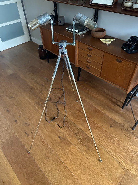 Image 1 of Rare lampe de cinéma Meiji des années 1950 – design industriel japonais.