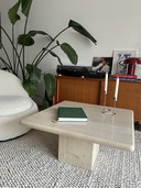 Table basse en marbre travertin