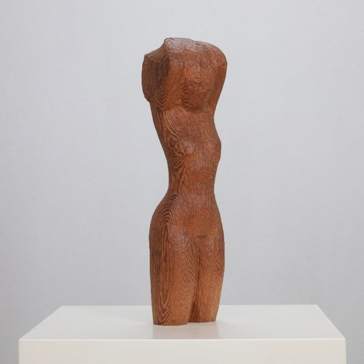 „Frau in Ketten“, handgeschnitzte Torso-Skulptur aus Holz, Niederlande, 1970er Jahre – beeldhouwkunst, Cast Iron, Wood