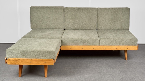 Vintage Hoekbankbed met Ottoman, jaren 60, Tsjecho-Slowakije – Tatra Nábytok, 3-5 zitsbanken, Textiel, Hout (photo 3 of 15)