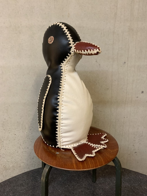 Kunst - nijverheid , Pinguïn, decoratief of als deurstopper. In de stijl van Dimitri  Omersa.