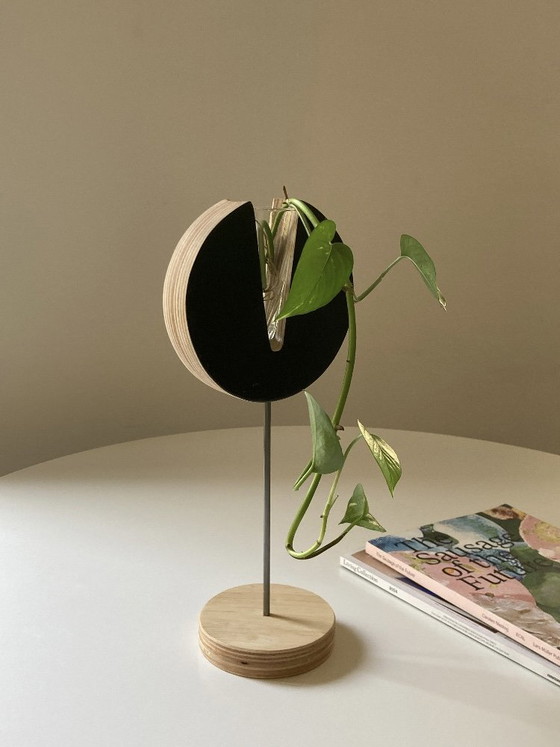 Image 1 of Hohe, gebrauchte Vase aus Holz und Metall