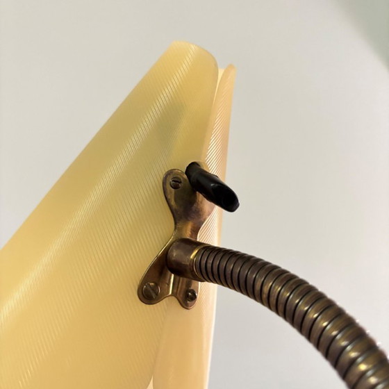 Image 1 of Vloerlamp uit het midden van de 20e eeuw, ontwerp Hans Bergström (toegeschreven), zwart metaal, messing en gele kap, Zweden