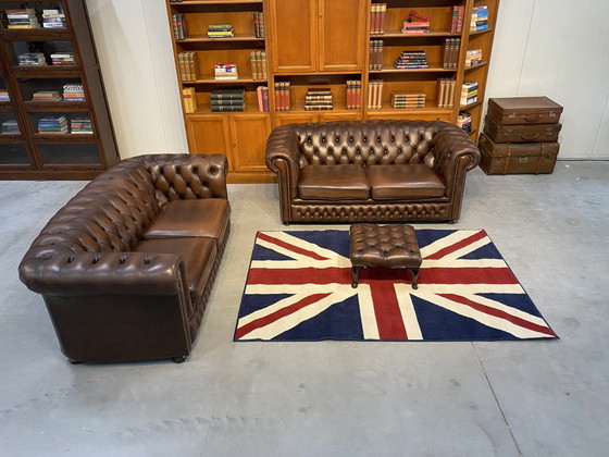Twee Springvale Chesterfield Banken Bruin Gevlamd – Leather, Wood (photo 9 of 11)