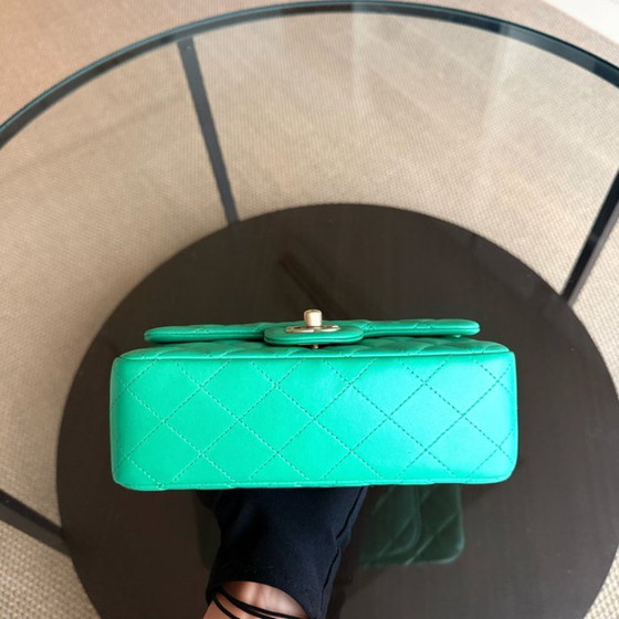 Image 1 of Chanel Classic Flap Mini - 20 cm gewatteerd lamsleer, groen, goudkleurige hardware, serie 18
