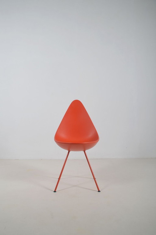Silla Drop 3110 diseñada por Arne Jacobsen para Fritz Hansen