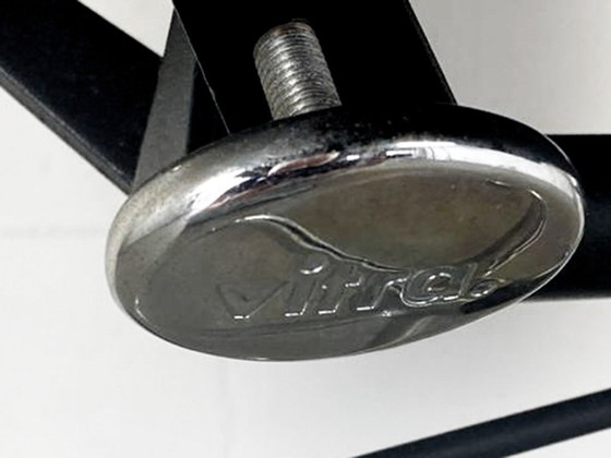 Chaise de bureau Vitra EA 117, Charles & Ray Eames – Chaises pivotantes, Aluminium (photo 8 of 8)