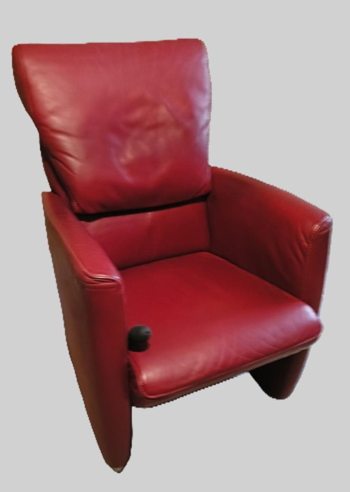 Sillón Jori Vinci de cuero rojo cereza.