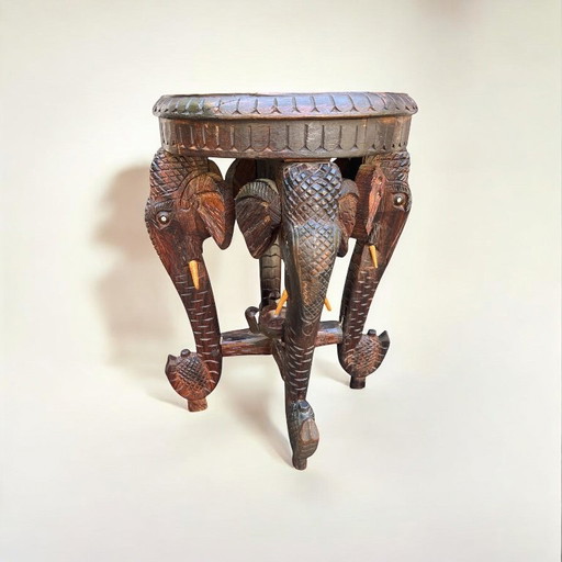 Table d'appoint/tabouret pour fleurs unique en bois avec design de tête d'éléphant et marqueterie env. années 1920-1930