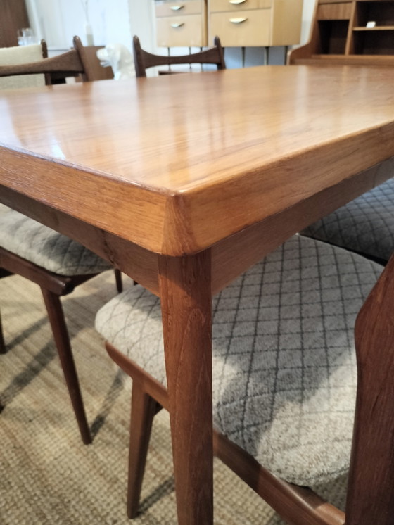 Image 1 of Vintage Deense teakhouten uitschuifbare eettafel 