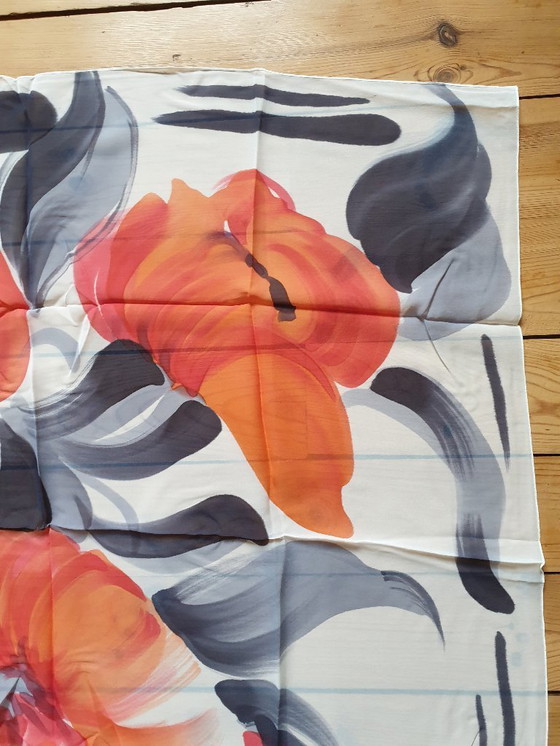 Image 1 of Carré de mousseline de soie Christian Martin signé neuf dans sa pochette d'origine peint à la main