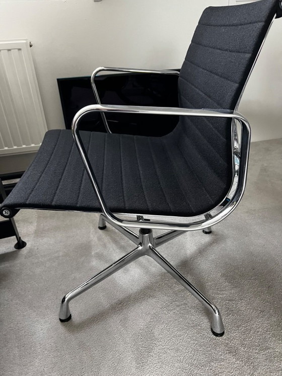 Image 1 of 2 sillas Vitra EA 107 hopsak