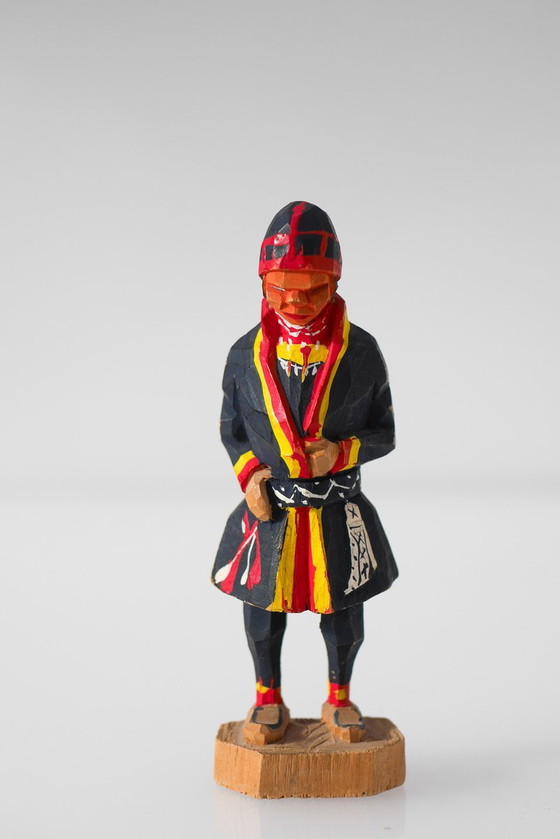 Skandinavische traditionelle handgeschnitzte samische Figur aus der Mitte des 20. Jahrhunderts von Georg (photo 7 of 17)