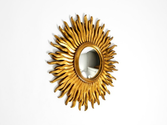 Image 1 of Grande specchio da parete Mid Century Modern Sunburst Kovex in legno e resina, placcato oro | Ø 52 cm