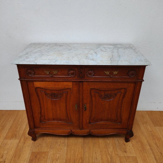 Image 1 of Commode ancienne de salle de bain avec plateau en marbre