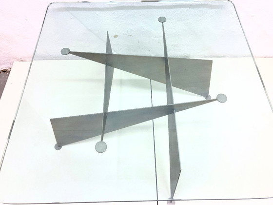 Image 1 of Tavolino di design con struttura in metallo e piano in vetro quadrato 80s 90s