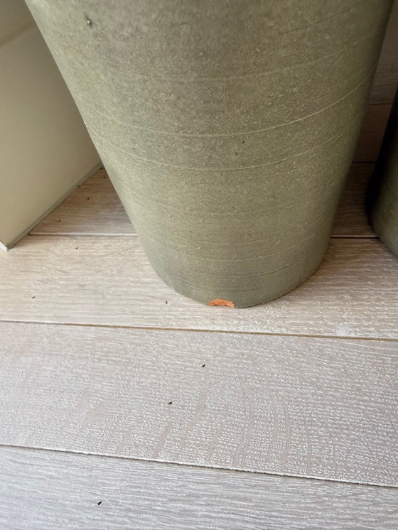 Image 1 of 2 vasi decorativi alti e stretti verde oliva a forma di bottiglia