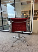 4 chaises Vitra EA107 Eames en aluminium Hopsak rouge, remises à neuf