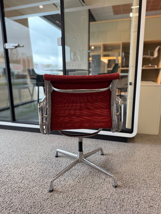 Image 1 of 4x Vitra EA107 Eames Aluminum Chair Hopsak rosso ricondizionato