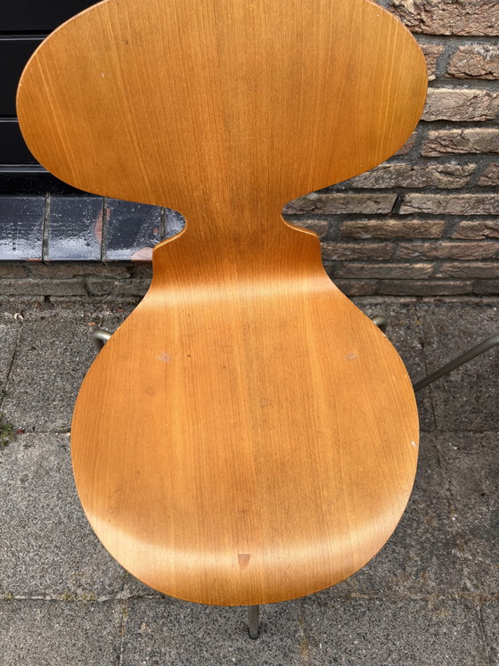 Image 1 of Set van 4 originele en zeldzame 3 poot stoelen Fritz Hansen