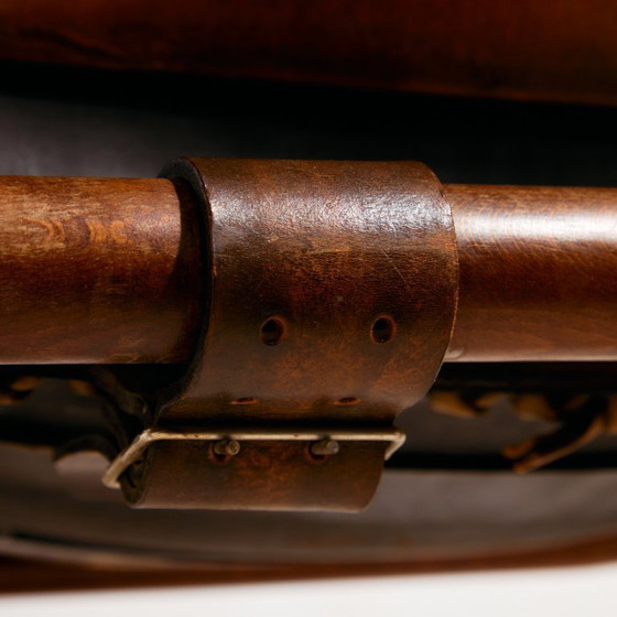 Image 1 of Poltrona e pouf in pelle di vitello ungherese, set da 2