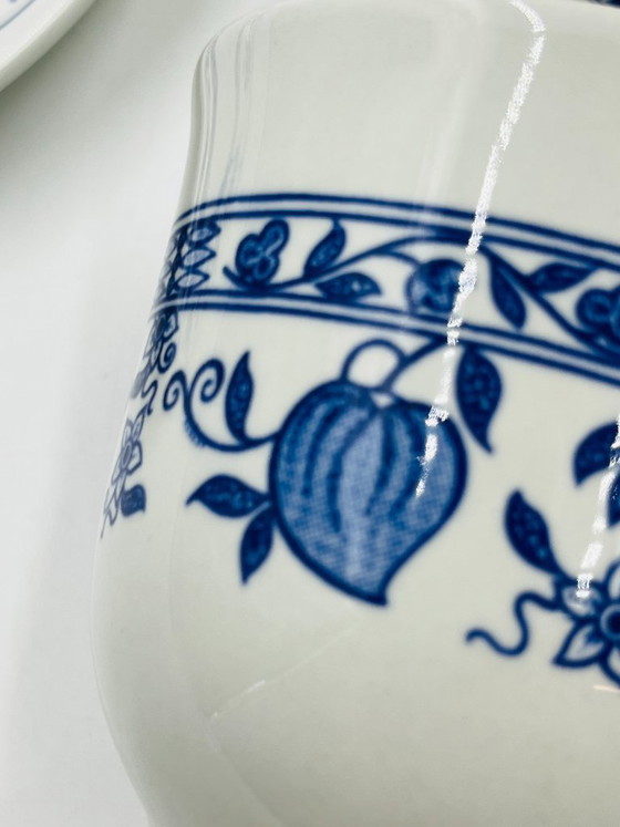 Image 1 of Set van 6 Biltons England kopjes en schotels, met blauwe uiendecoratie.