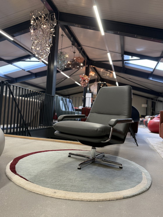 Image 1 of Gelderland 400 Fauteuil Grijs Leer Draaistoel